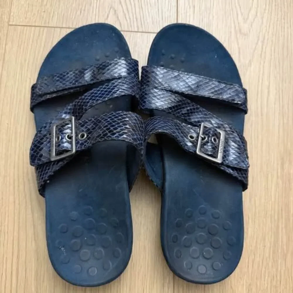 Vionic Sky Navy Snakeskin Sandals Size 7 women’s
